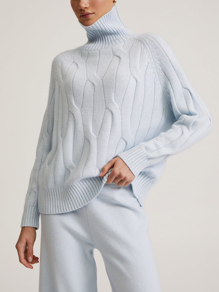 LM | Elegant cable-knit turtleneck sweater