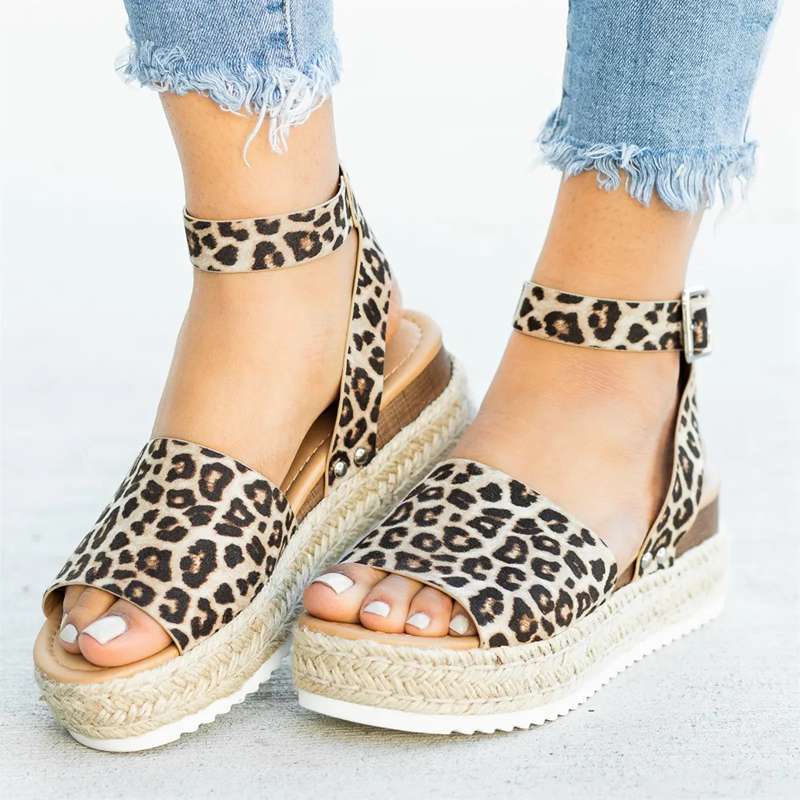 Chic Orthopedic Sandals with Unique Design