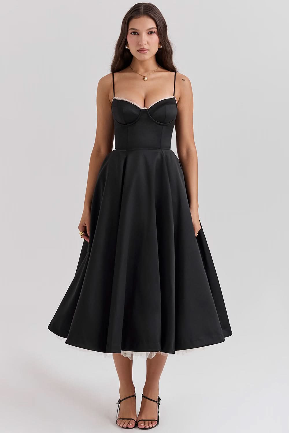 Gracefully Styled Dress for Any Occasion