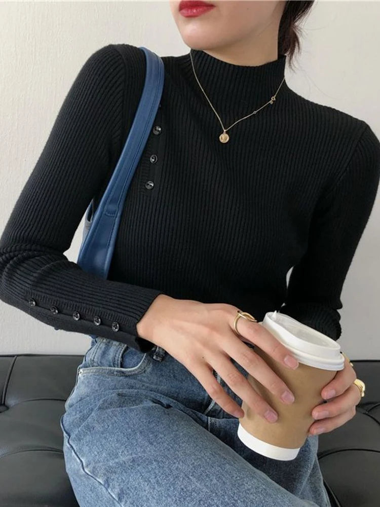 LM | MW - Elegant sweater with decorative buttons and stand-up collar