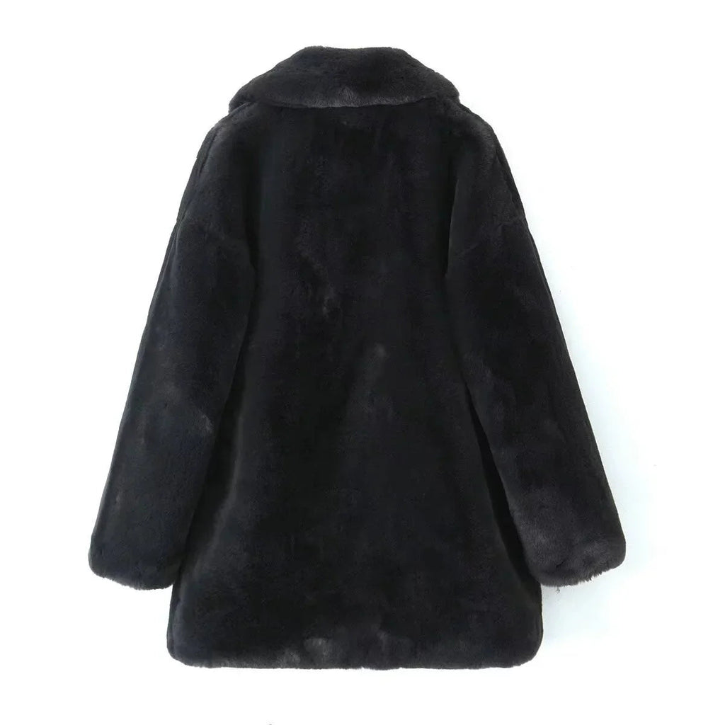 Effortlessly Elegant Coat with a Timeless Design