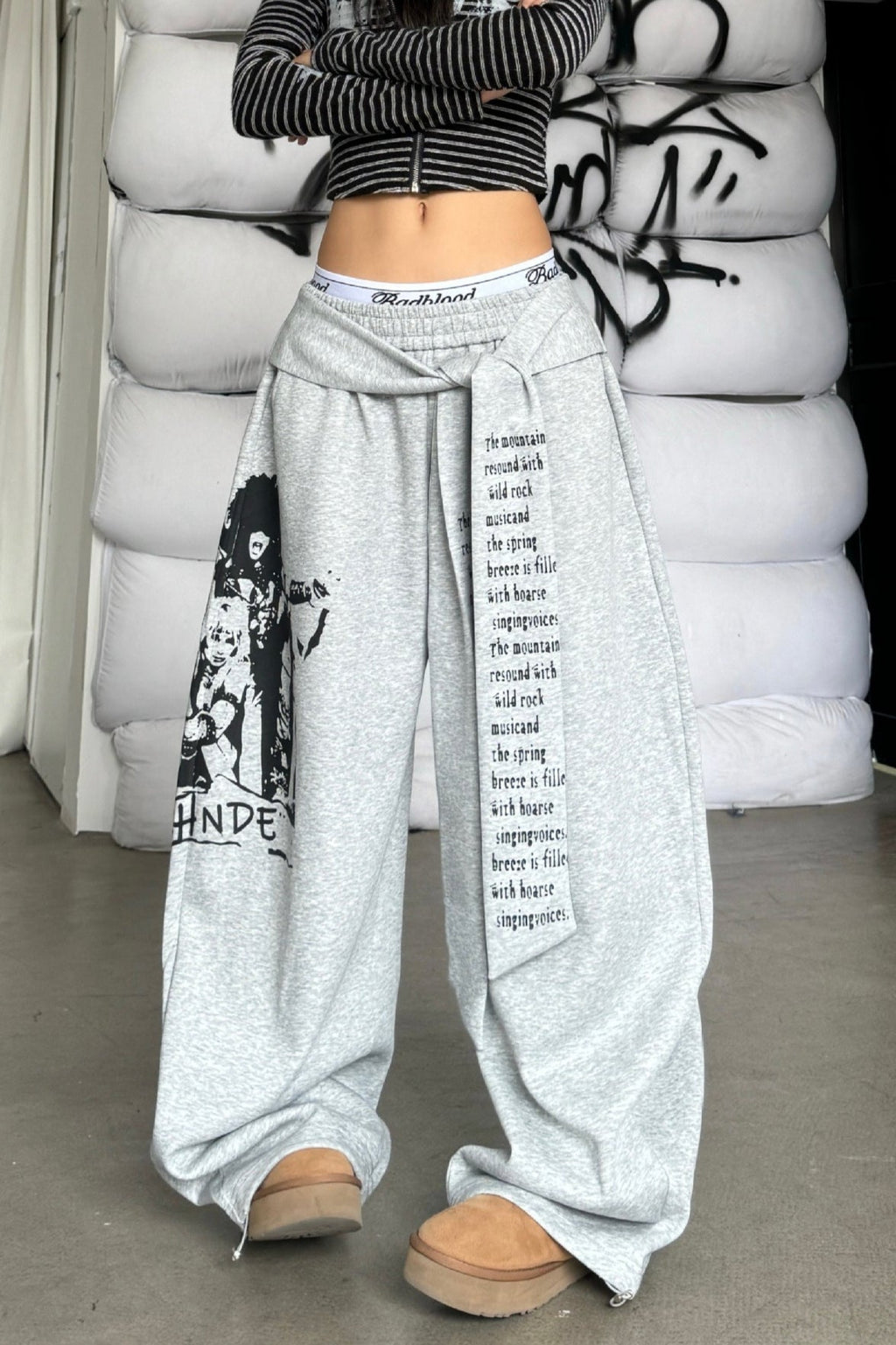 Effortlessly Elegant Pants with a Timeless Design