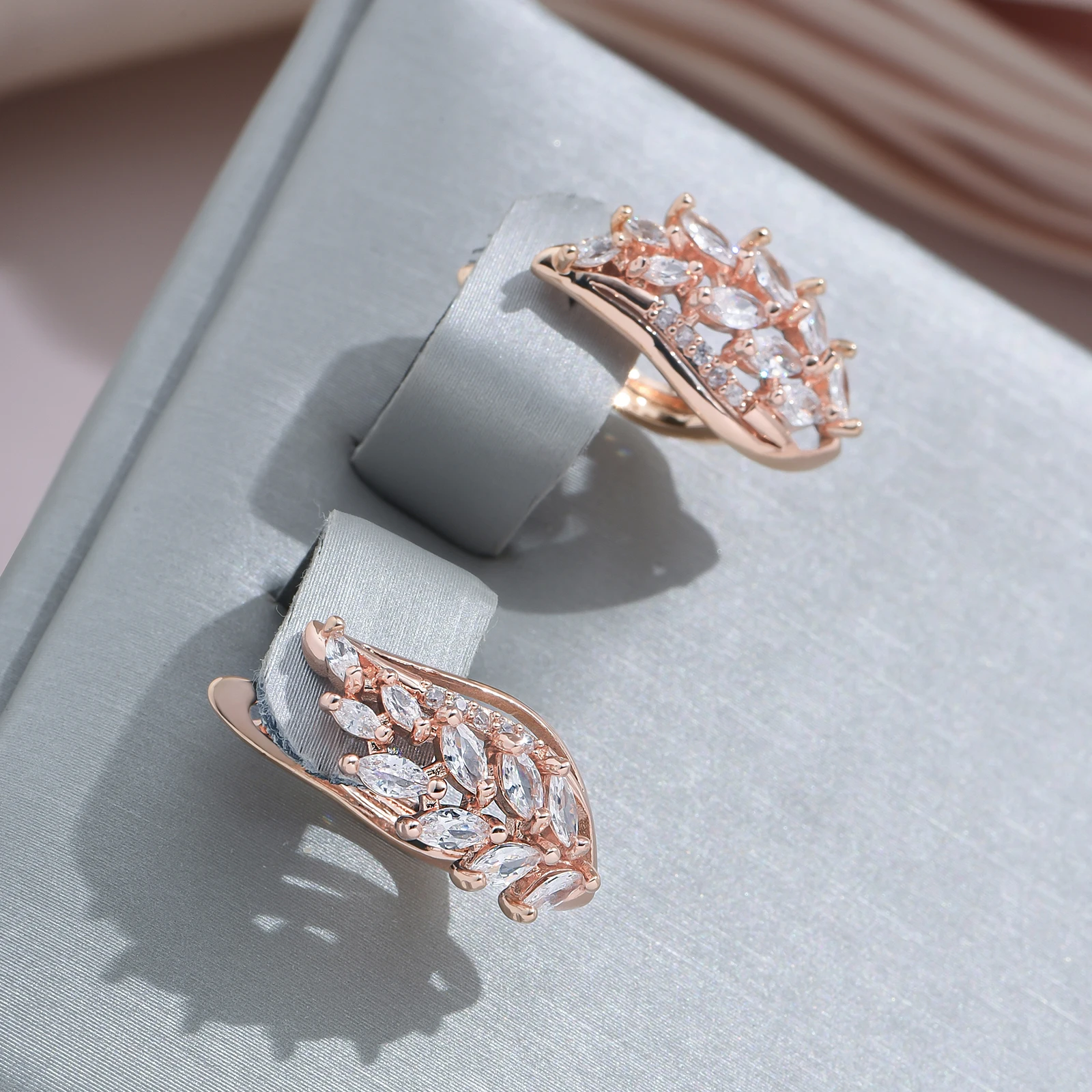 Gold Bright Ivy Earrings