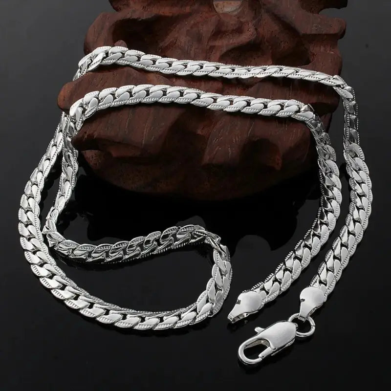 Hip-hop ’s Cuban Chain Necklace