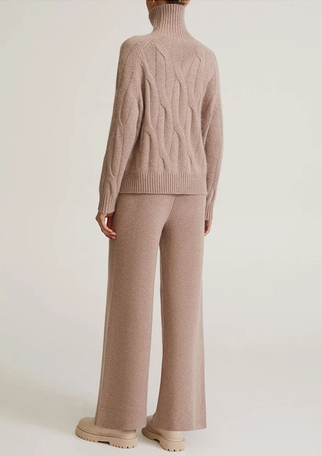LM | Elegant cable-knit turtleneck sweater