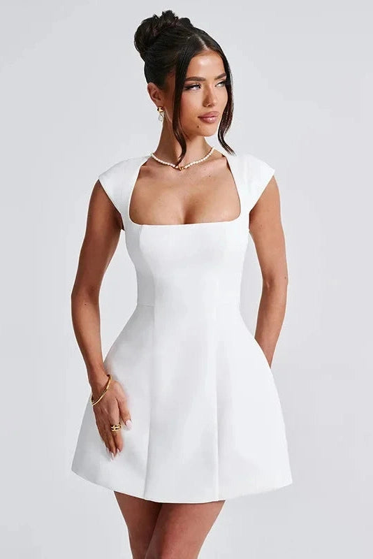 Well Tailored Dress with a Graceful Silhouette