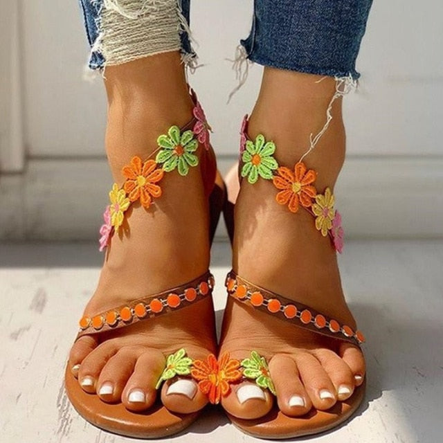 LM | Elegant lace sandals
