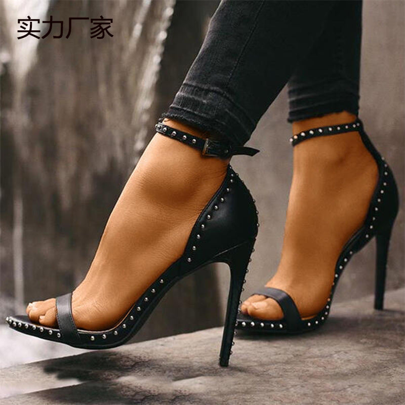 Graceful Orthopedic Sandals for Modern Look