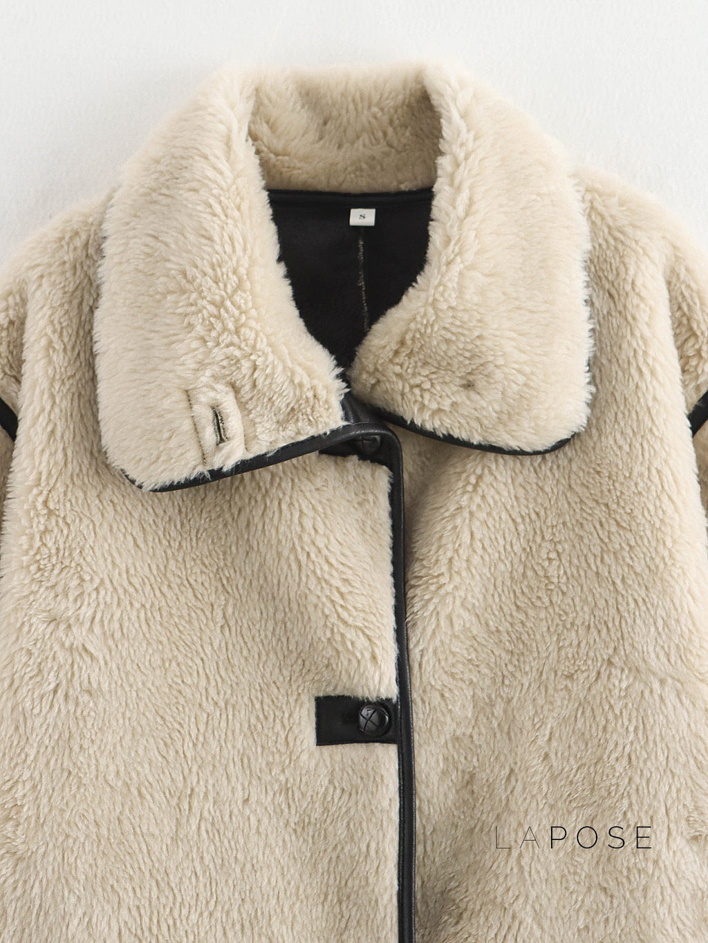 Effortlessly Elegant Coat with a Timeless Design
