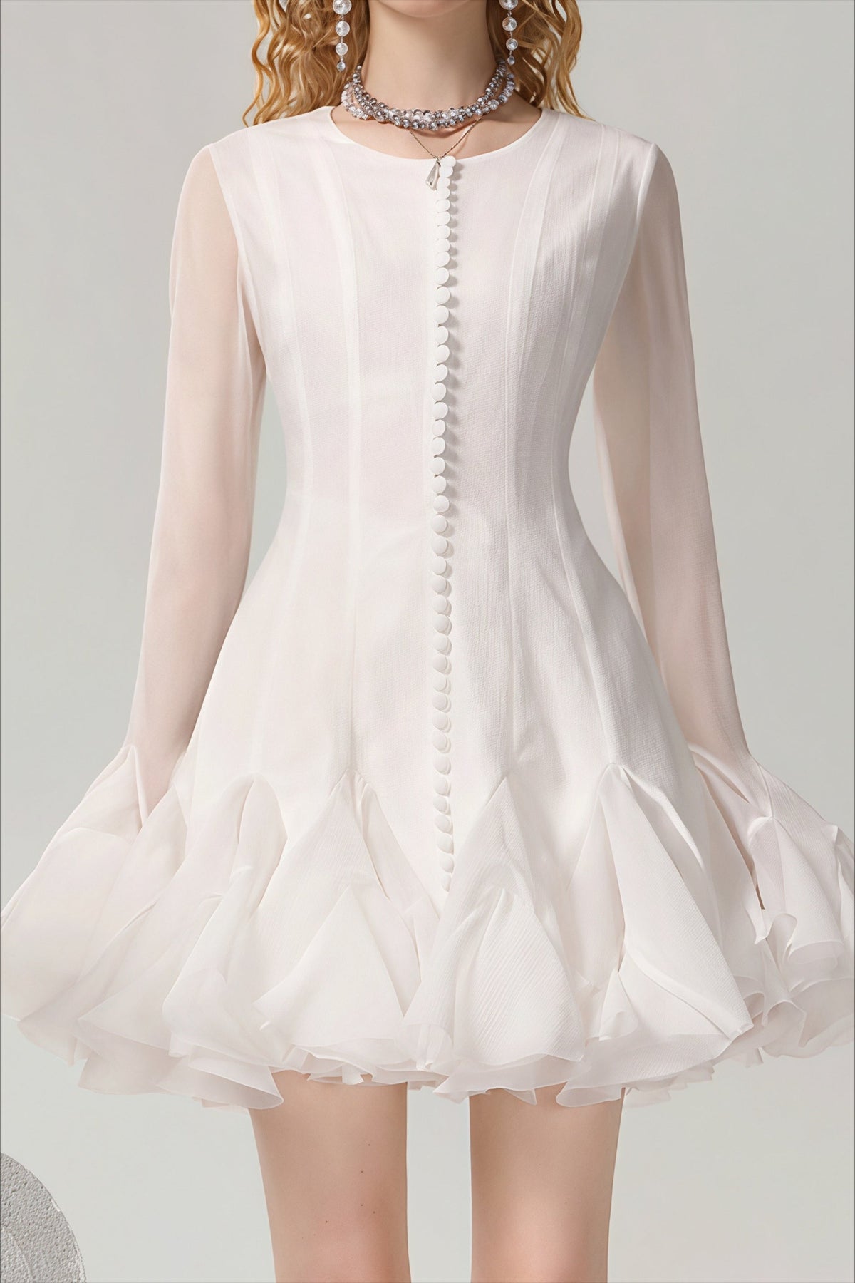 Well Tailored Dress with a Graceful Silhouette