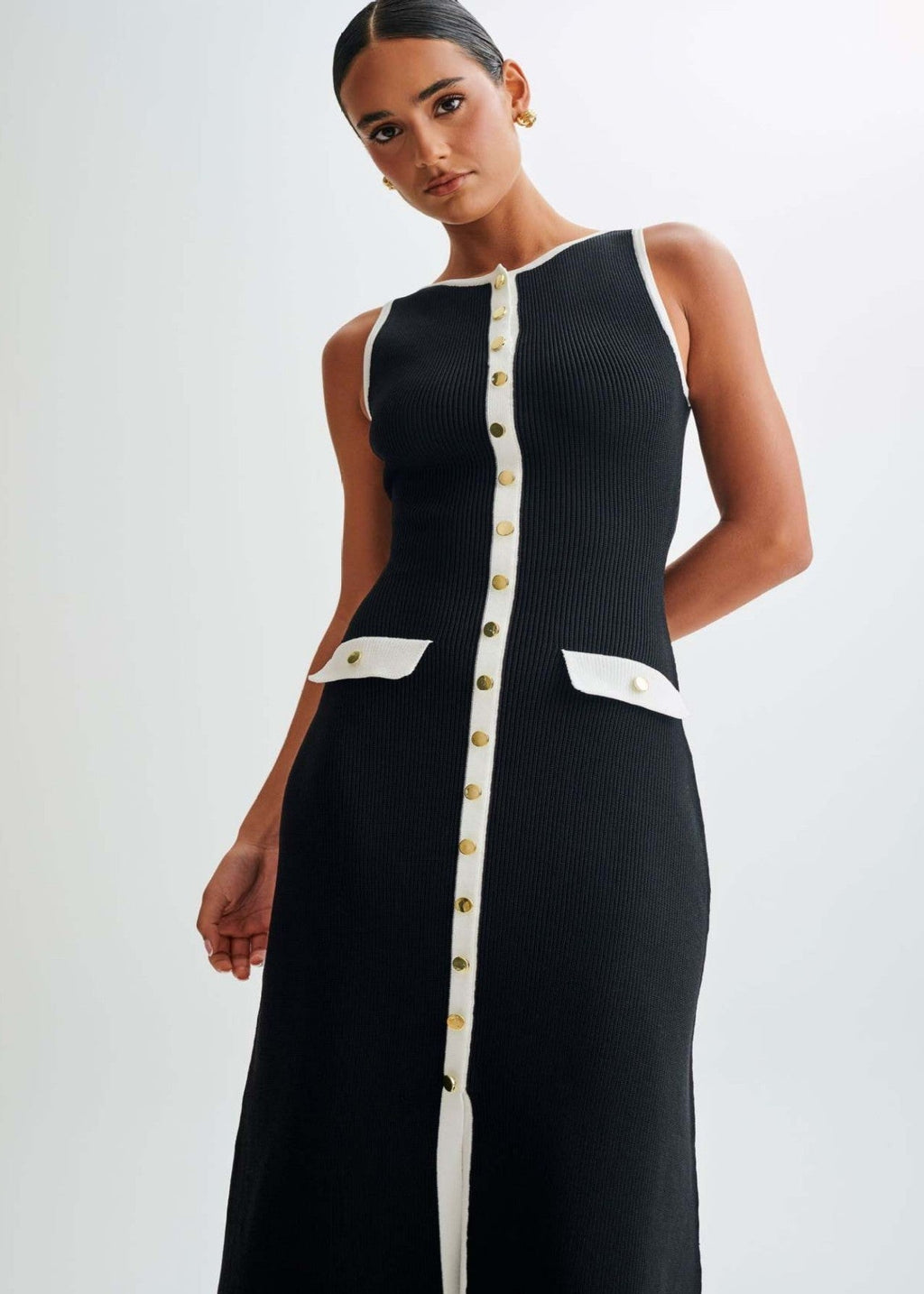 Effortlessly Elegant Dress with a Timeless Design