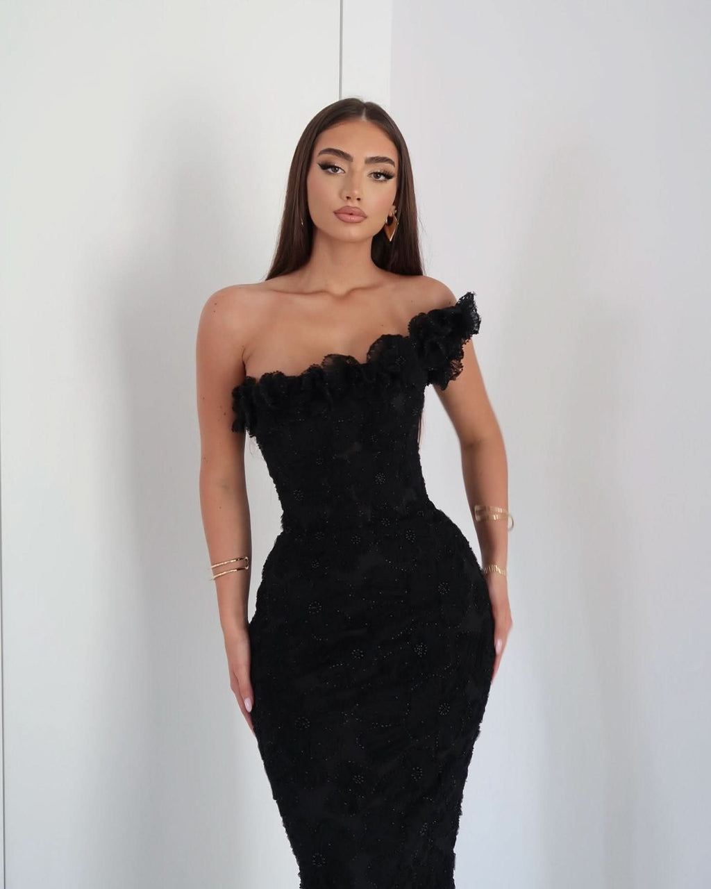 Effortlessly Elegant Garment with a Timeless Design