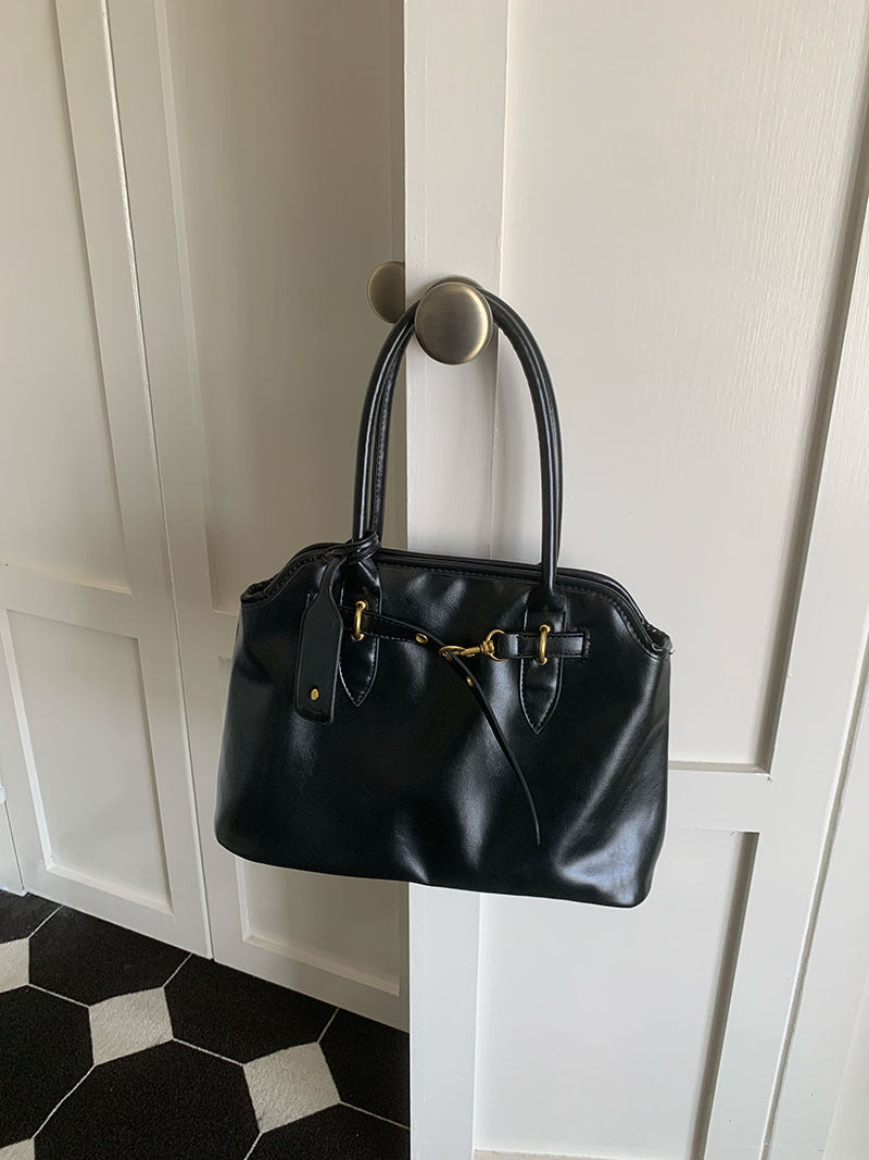 Polished Bag with an Effortless Classic Look