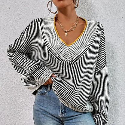 Rocio® | Elegant V-neck sweater with a striped pattern