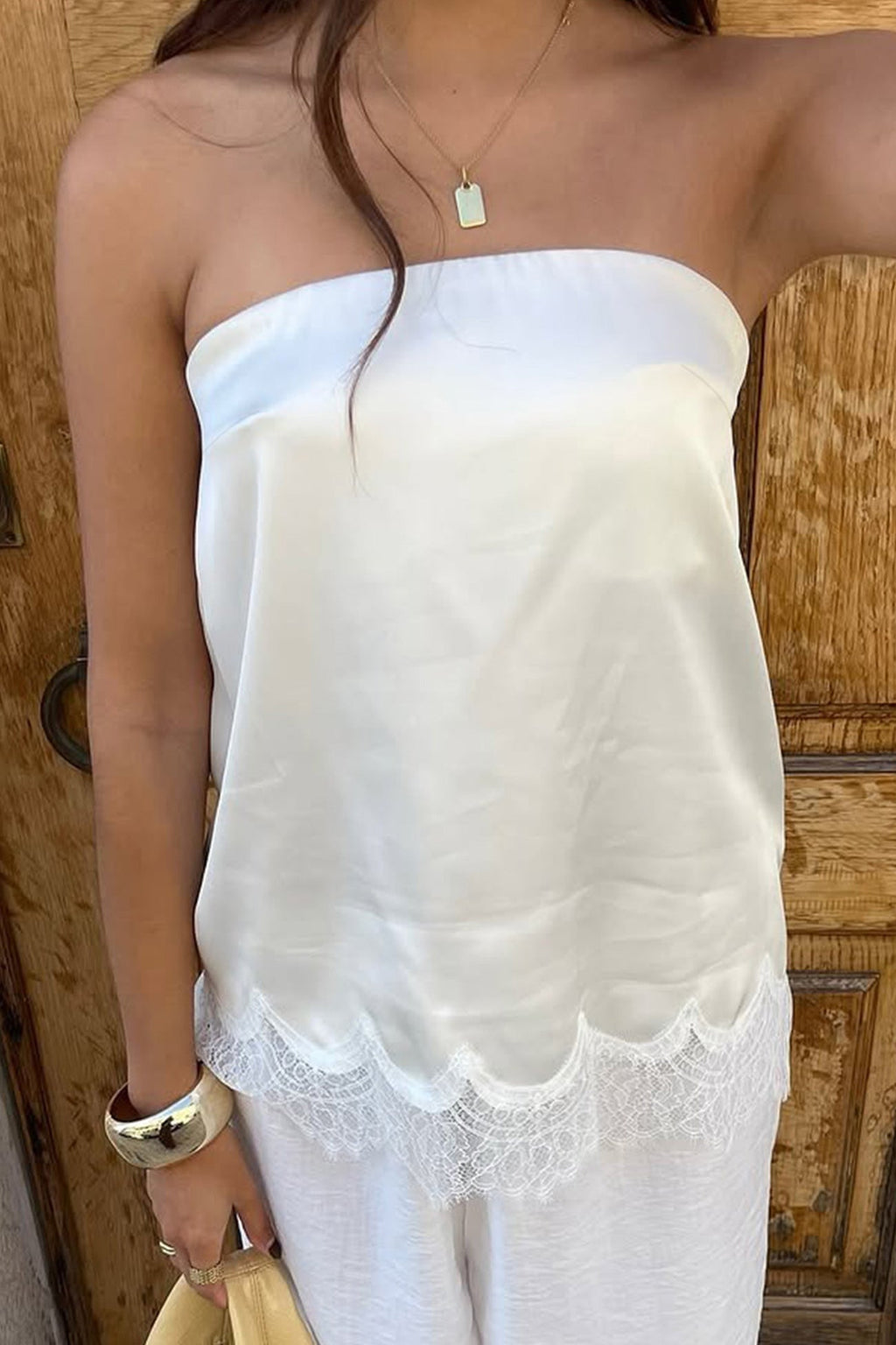 Beautifully Finished Top in a Timeless Design