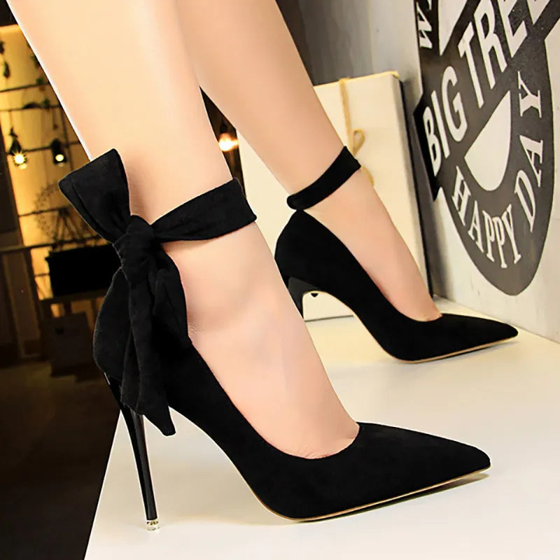 A Vintage Style Heels with Delicate Timeless Details