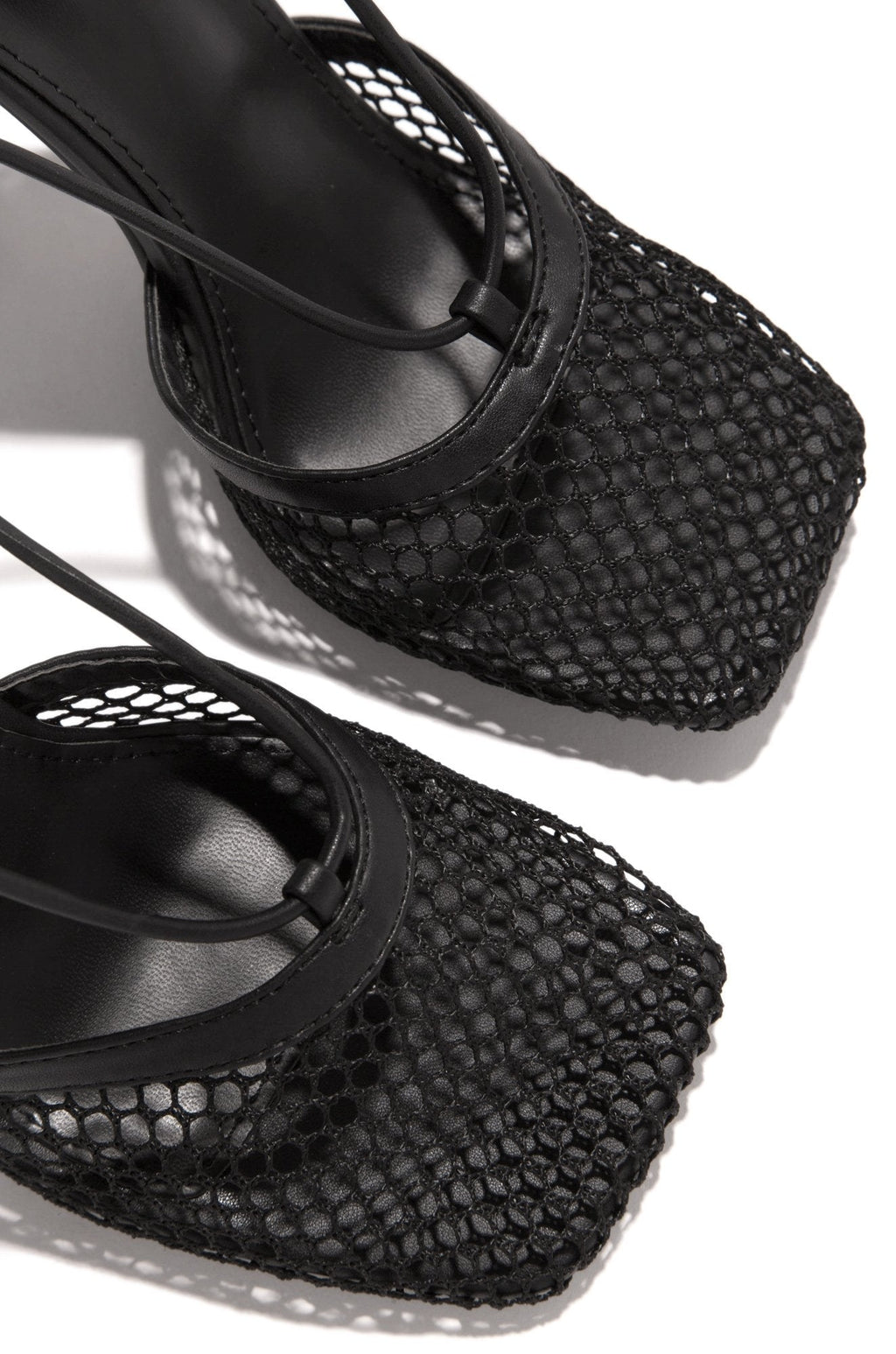 Effortlessly Elegant Heels with a Timeless Design