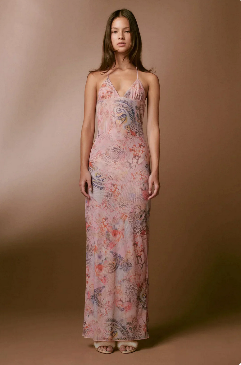 Well Tailored Dress with a Graceful Silhouette