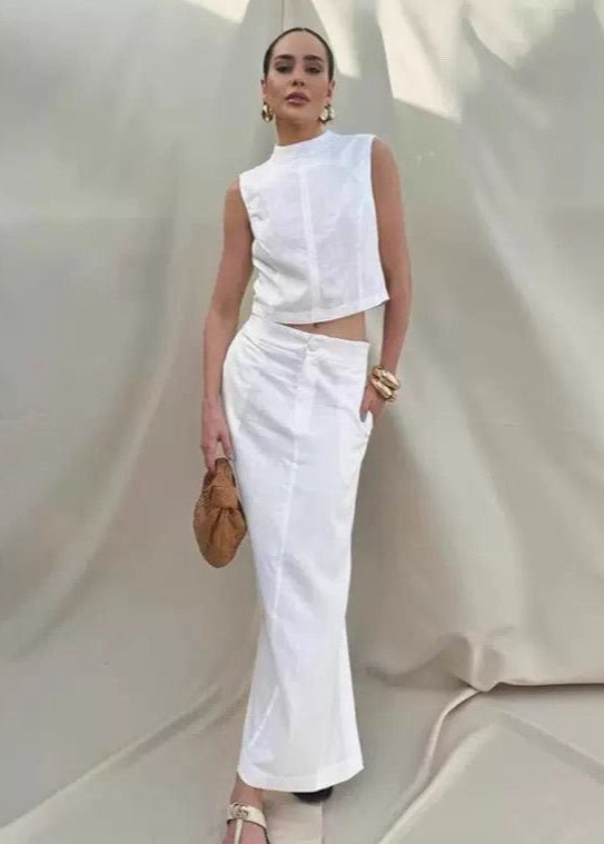 Effortlessly Elegant Top with a Timeless Design