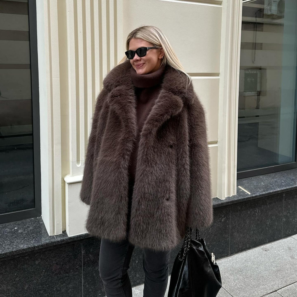 Elegantly Styled Coat for Everyday Wear