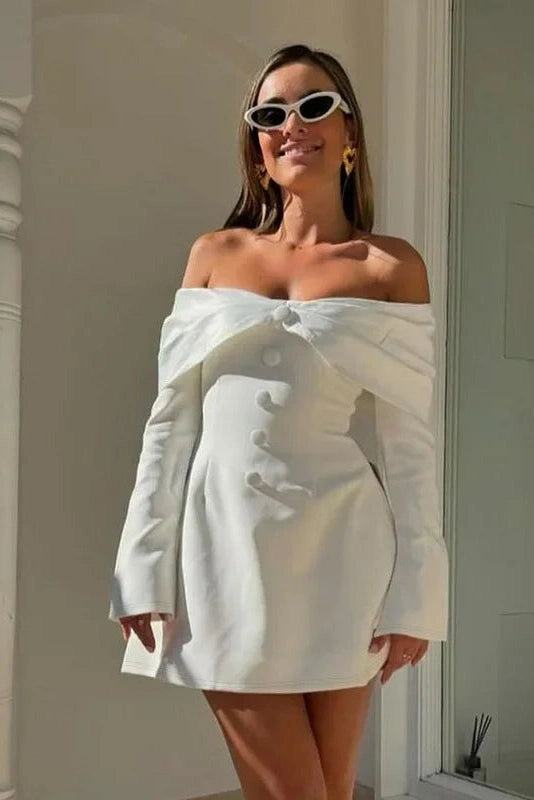 Effortlessly Elegant Dress with a Timeless Design