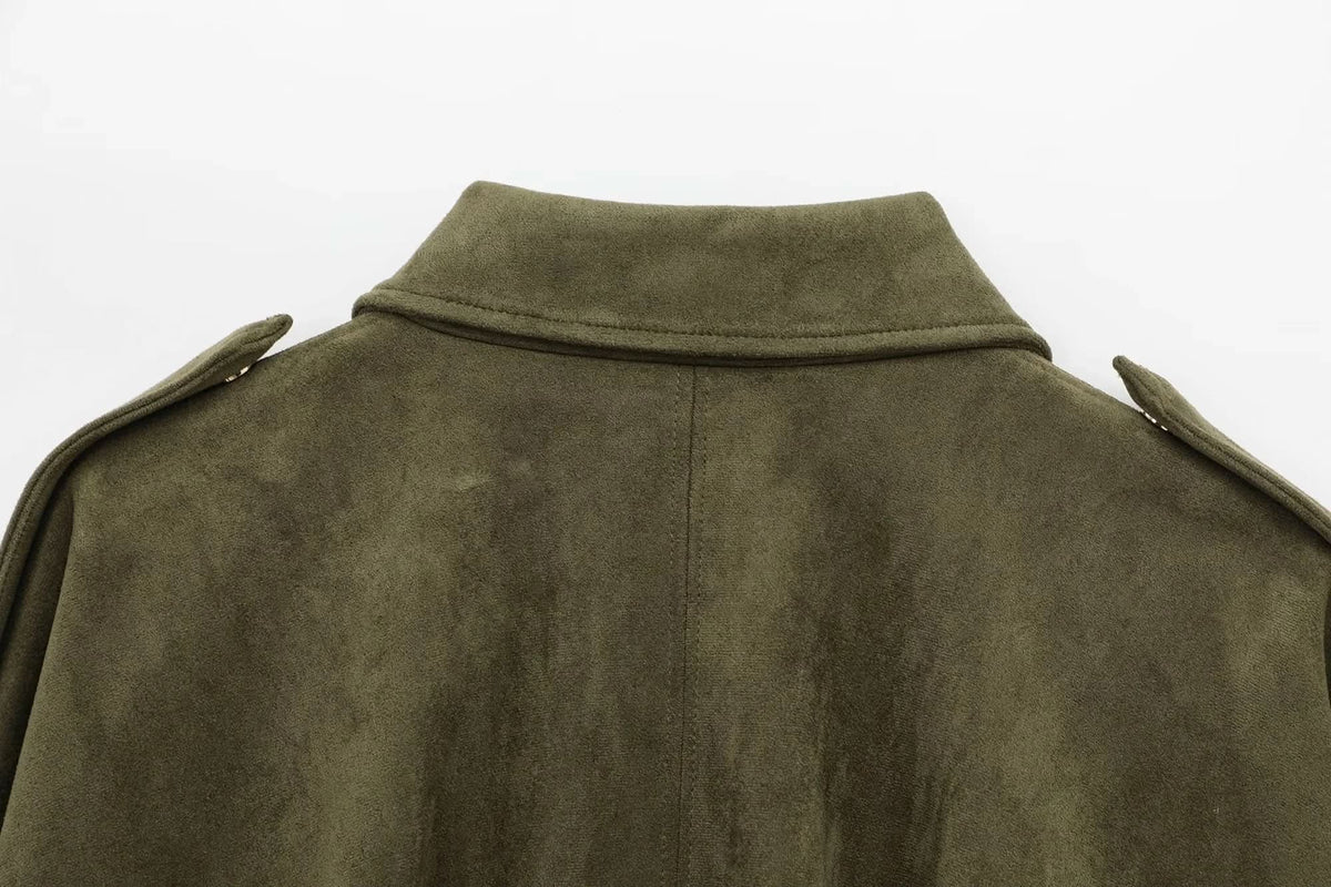 Well Tailored Jacket with a Graceful Silhouette