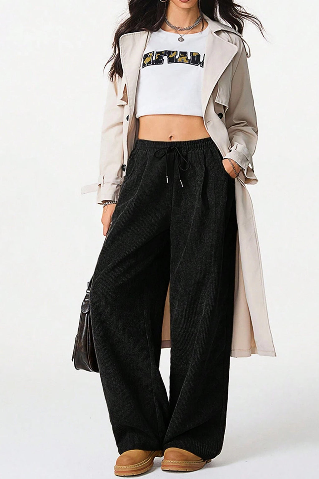 Effortlessly Elegant Pants with a Timeless Design