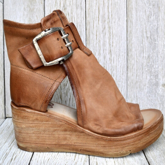 Chic Orthopedic Sandals with Unique Design