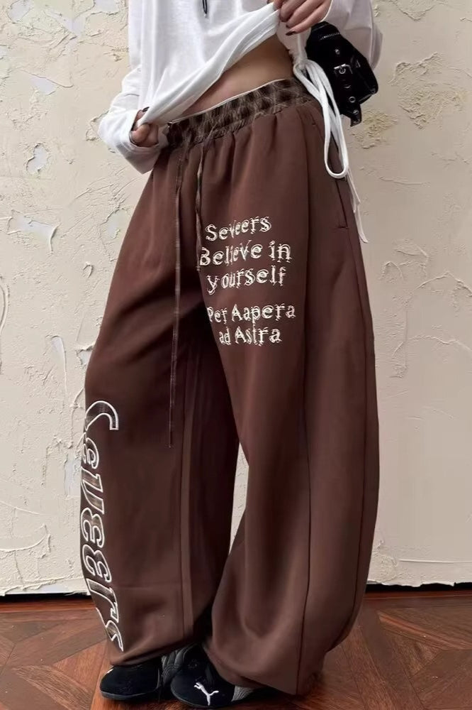 Effortlessly Elegant Pants with a Timeless Design