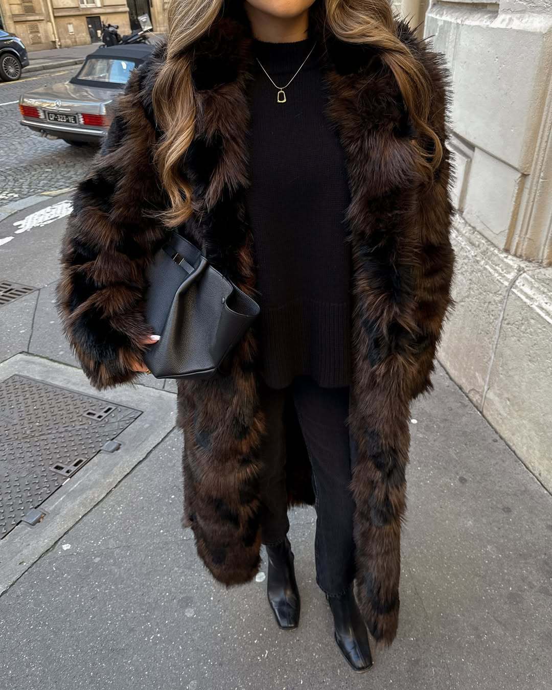 Well Tailored Coat with a Graceful Silhouette
