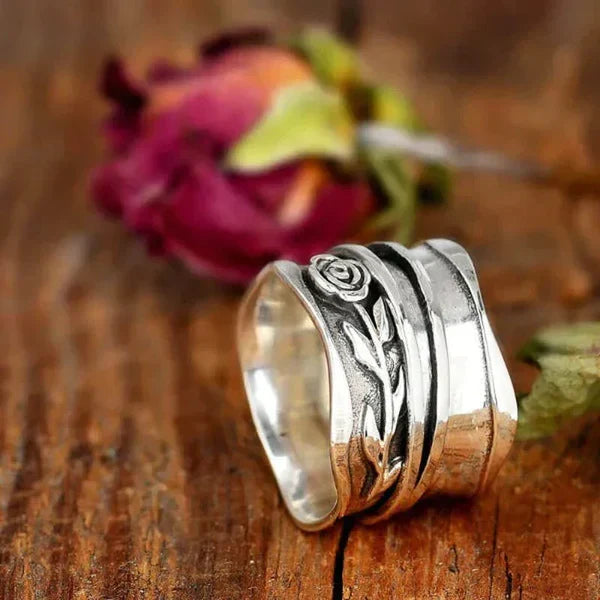 1+1 Offer: Spiral Earrings in Silver + Silver Flower Ring