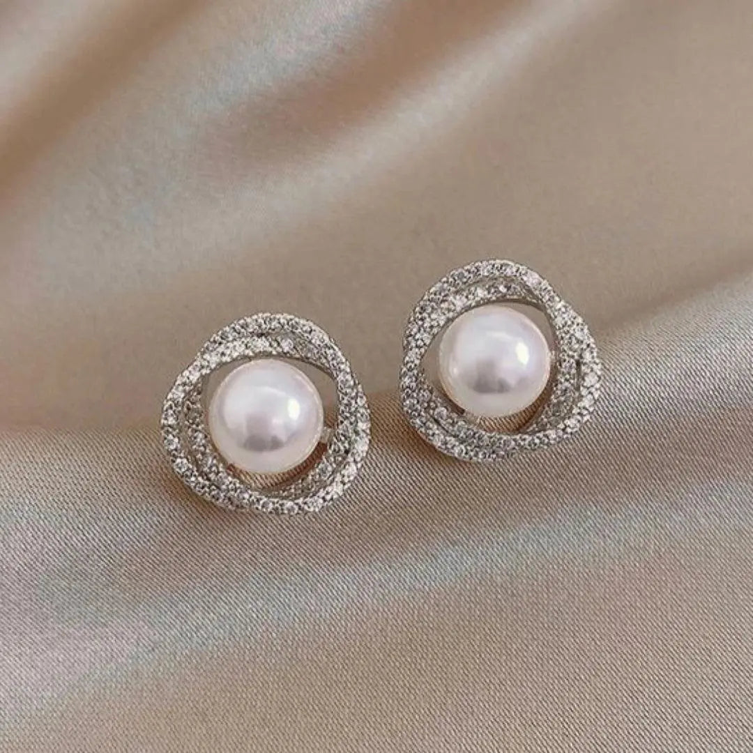 Shiny Spiral Earrings With Pearls