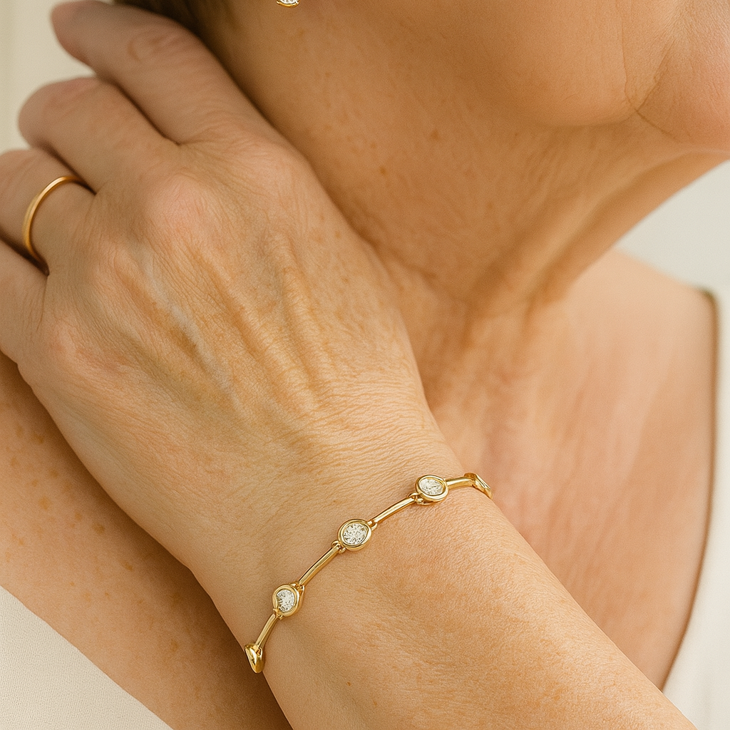 Bracelet With Zirconias in Gold
