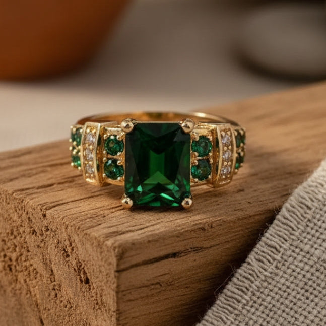 Classic Gold Ring with Timeless Appeal