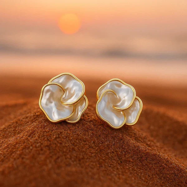 1+1 Offer: Cynthia | Gold Earrings With Pearls + Golden Necklace