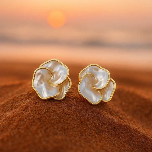 1+1 Offer: Cynthia | Gold Earrings With Pearls + Golden Necklace