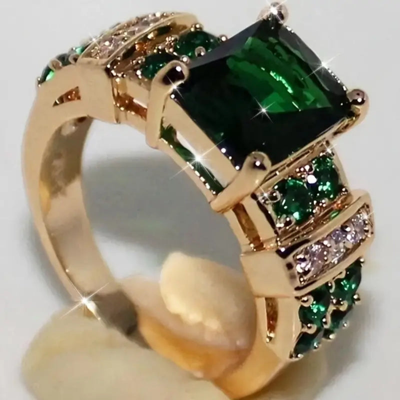 Classic Gold Ring with Timeless Appeal