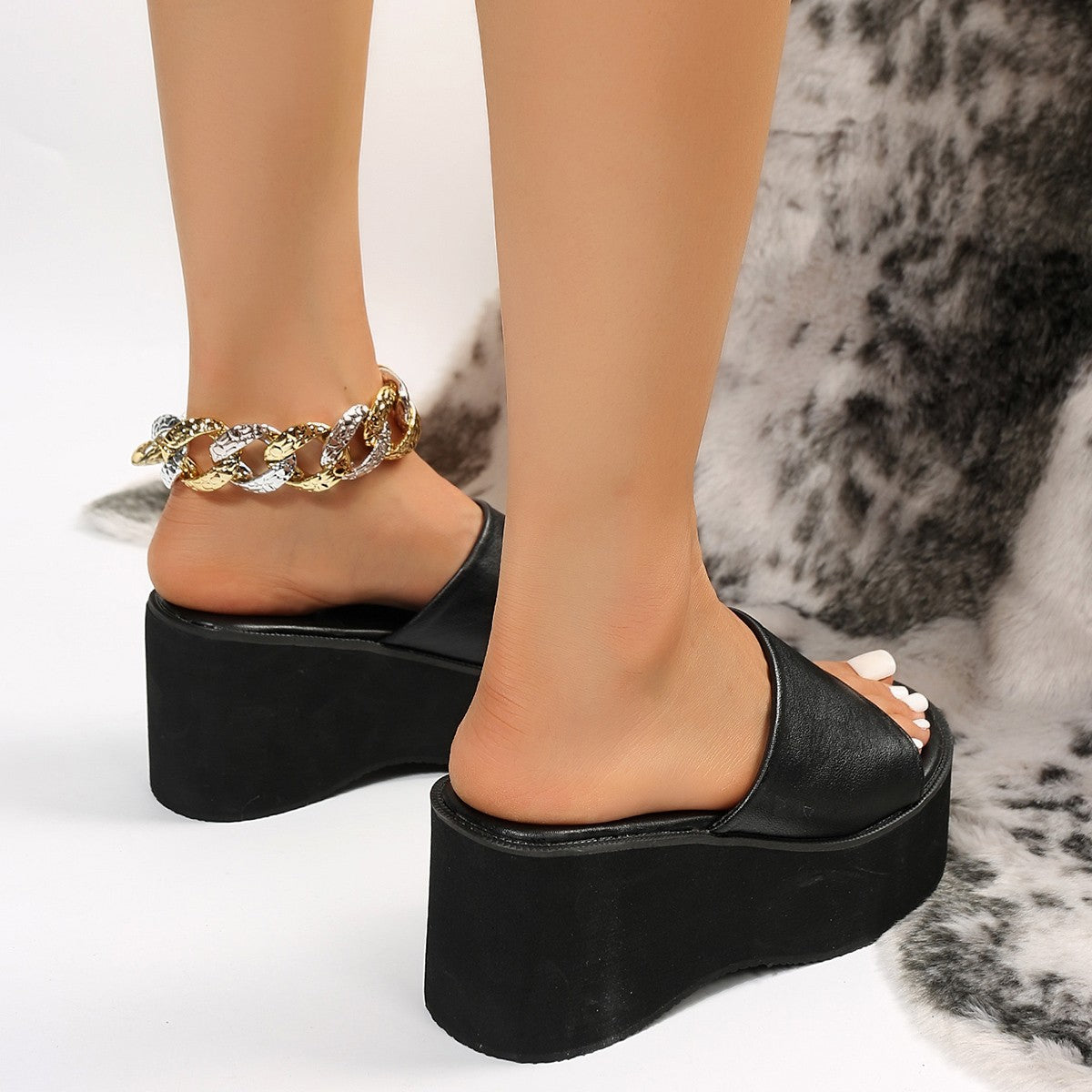 Graceful Orthopedic Sandals for Modern Look