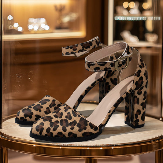 Chic Orthopedic Sandals with Unique Design