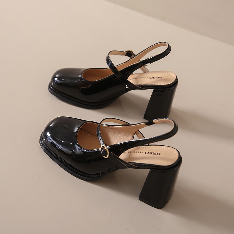 LM | Shoes with chunky heel and adjustable strap