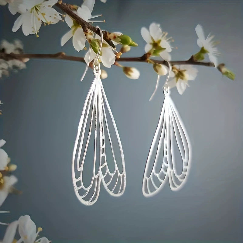 Charming Silver Earring for Any Occasion