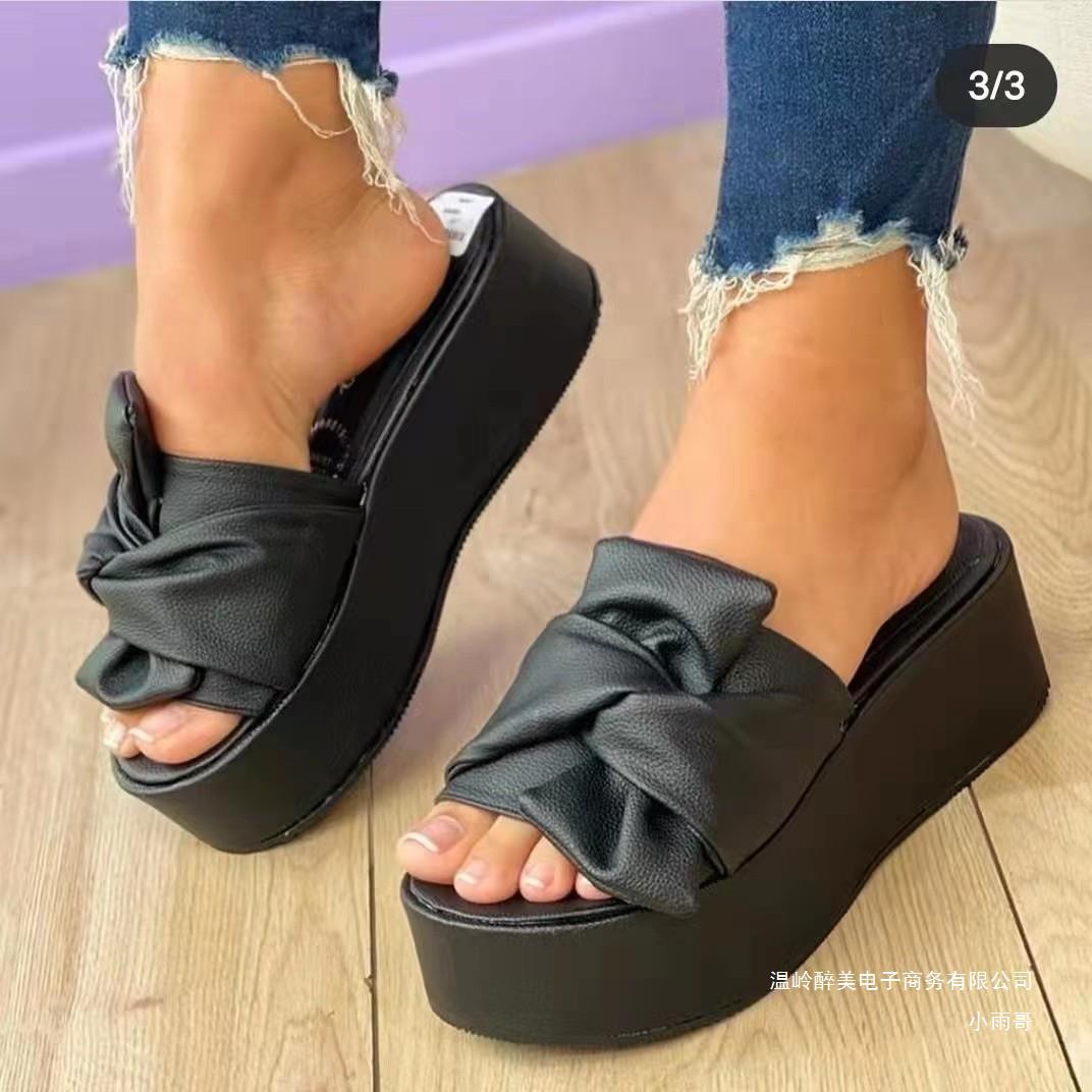 Graceful Orthopedic Sandals for Modern Look