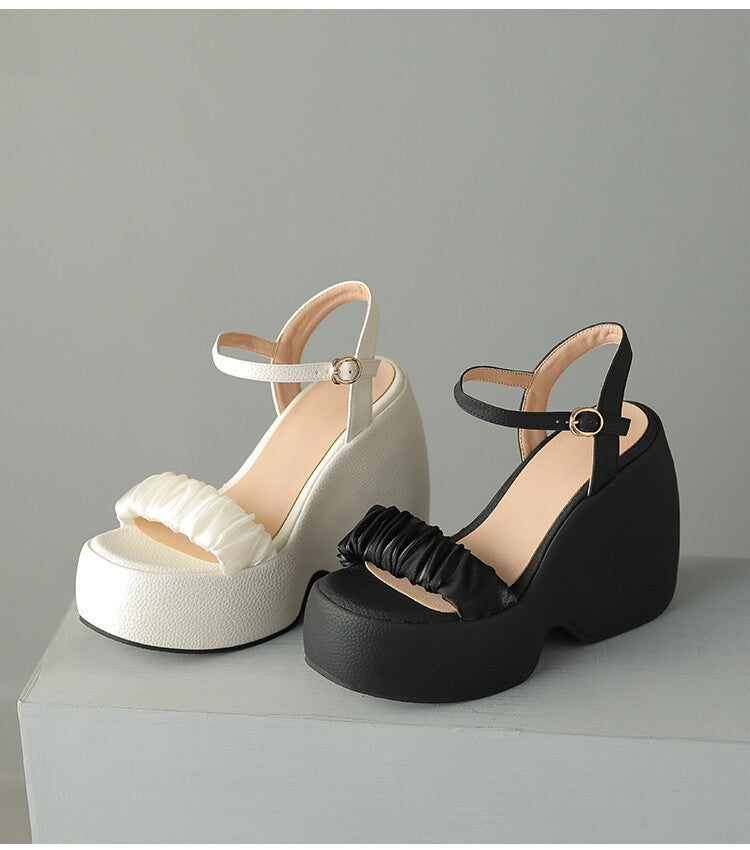 Chic Orthopedic Sandals with Unique Design