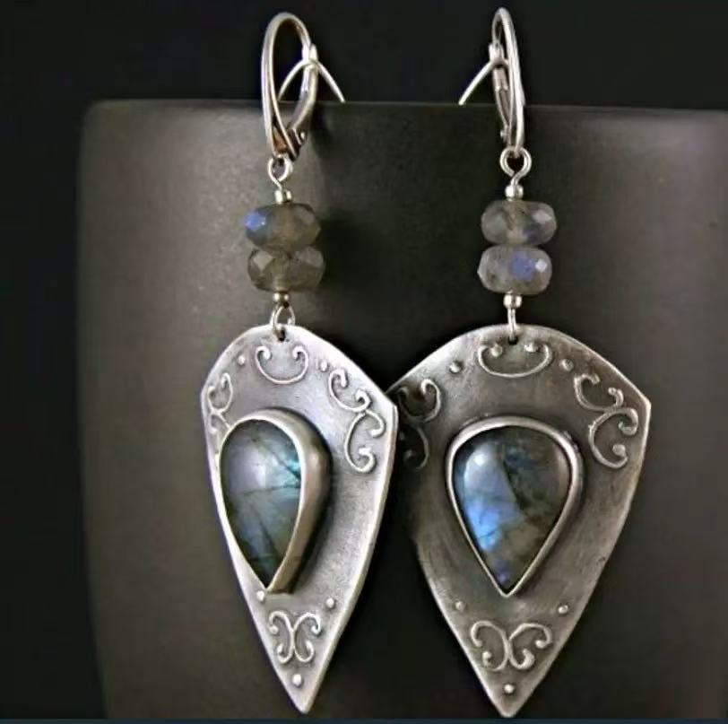 Charming Earring for Any Occasion