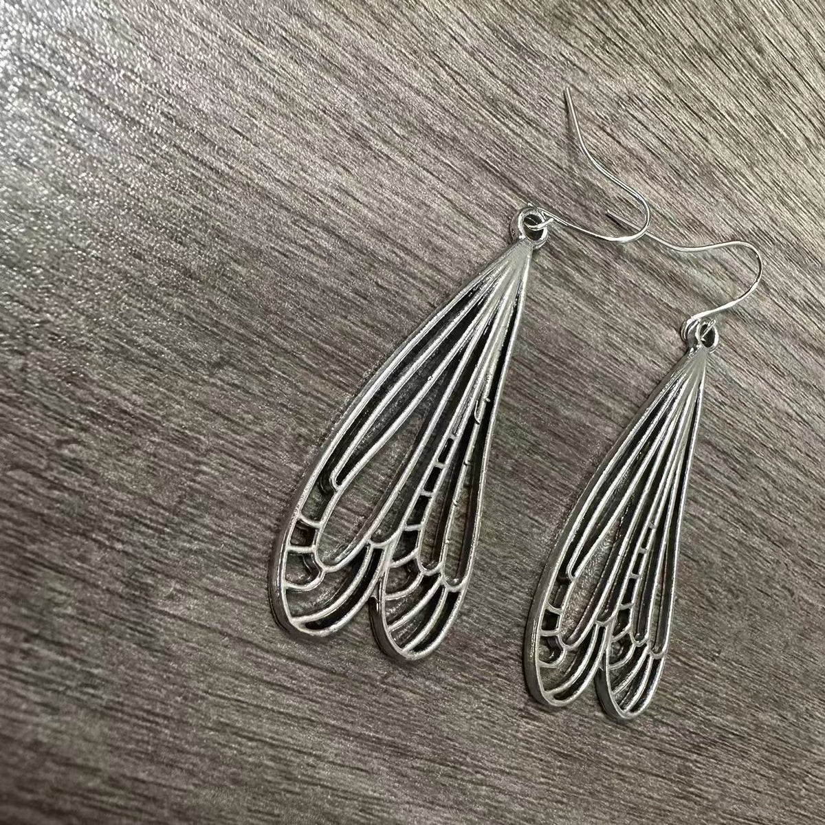 Charming Silver Earring for Any Occasion