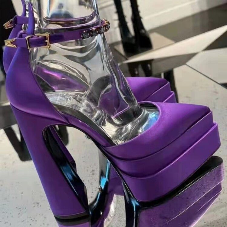 Graceful Orthopedic Sandals for Modern Look