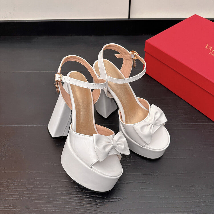 Graceful Orthopedic Sandals for Modern Look