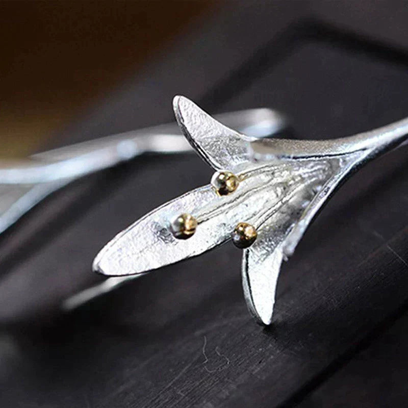 Romantic Silver Earring for Special Moments