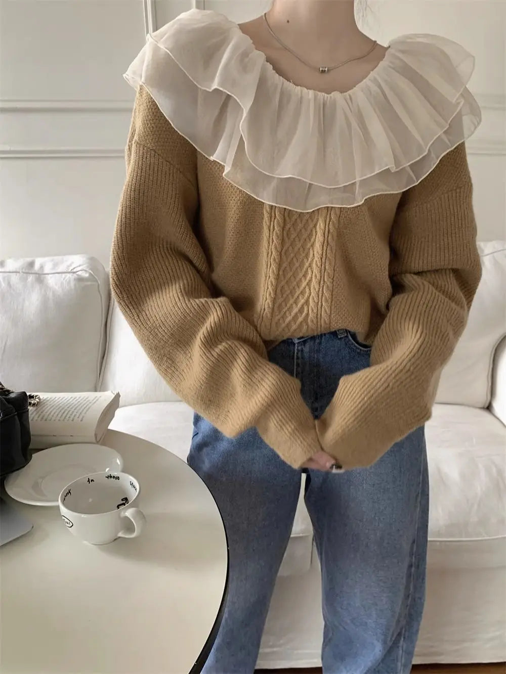 LM | Sweater with ruffles