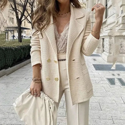 LM | Elegant double-breasted blazer for women